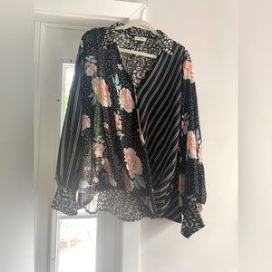 Ladies Umgee Shirt size Xl